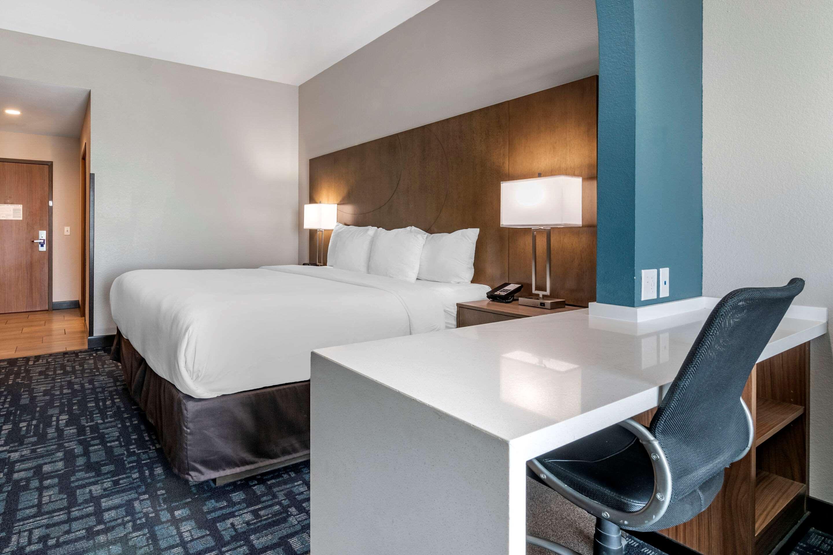 Comfort Suites Fort Lauderdale Airport & Cruise Port Дейния Бийч Екстериор снимка