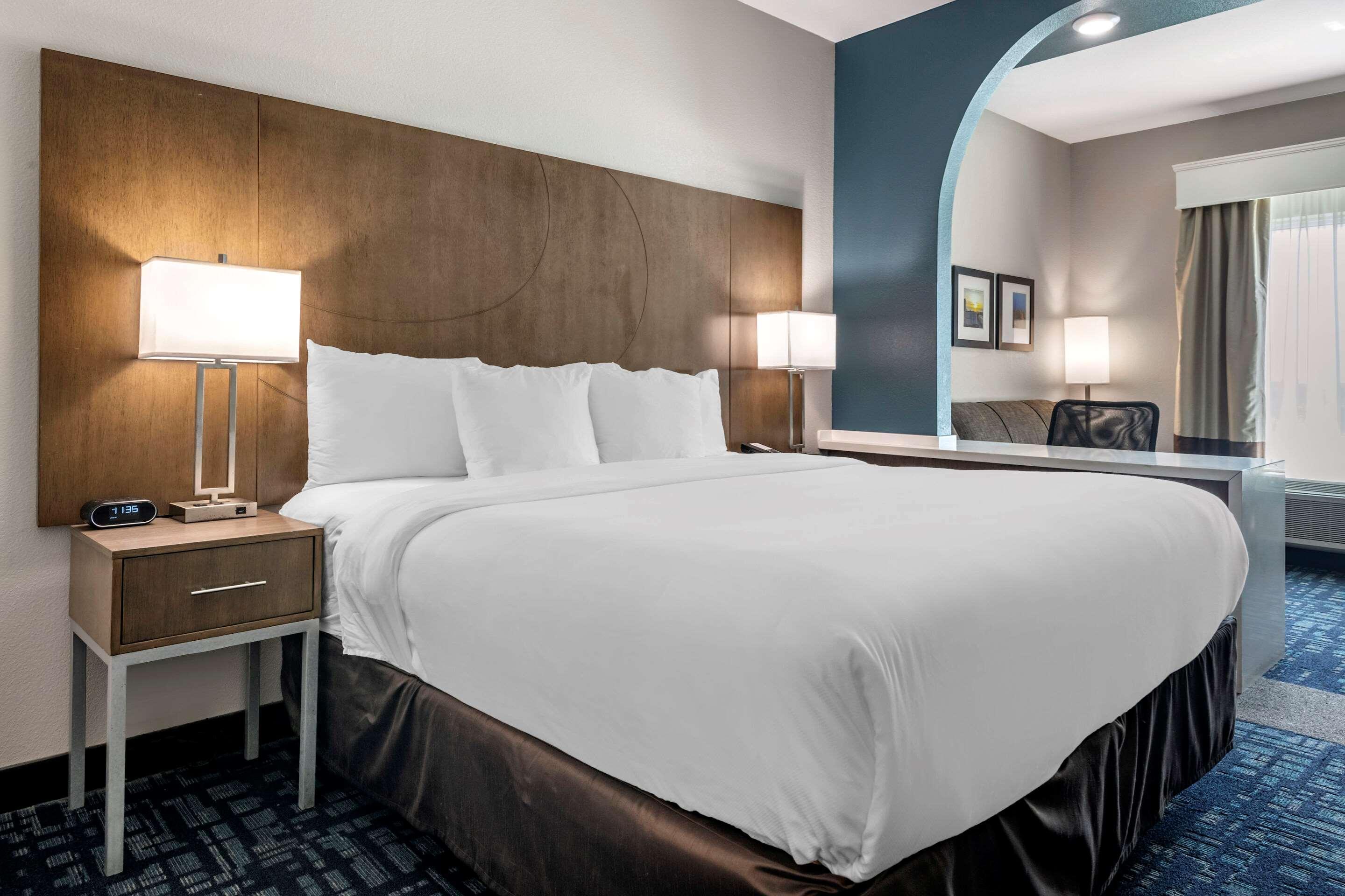 Comfort Suites Fort Lauderdale Airport & Cruise Port Дейния Бийч Екстериор снимка