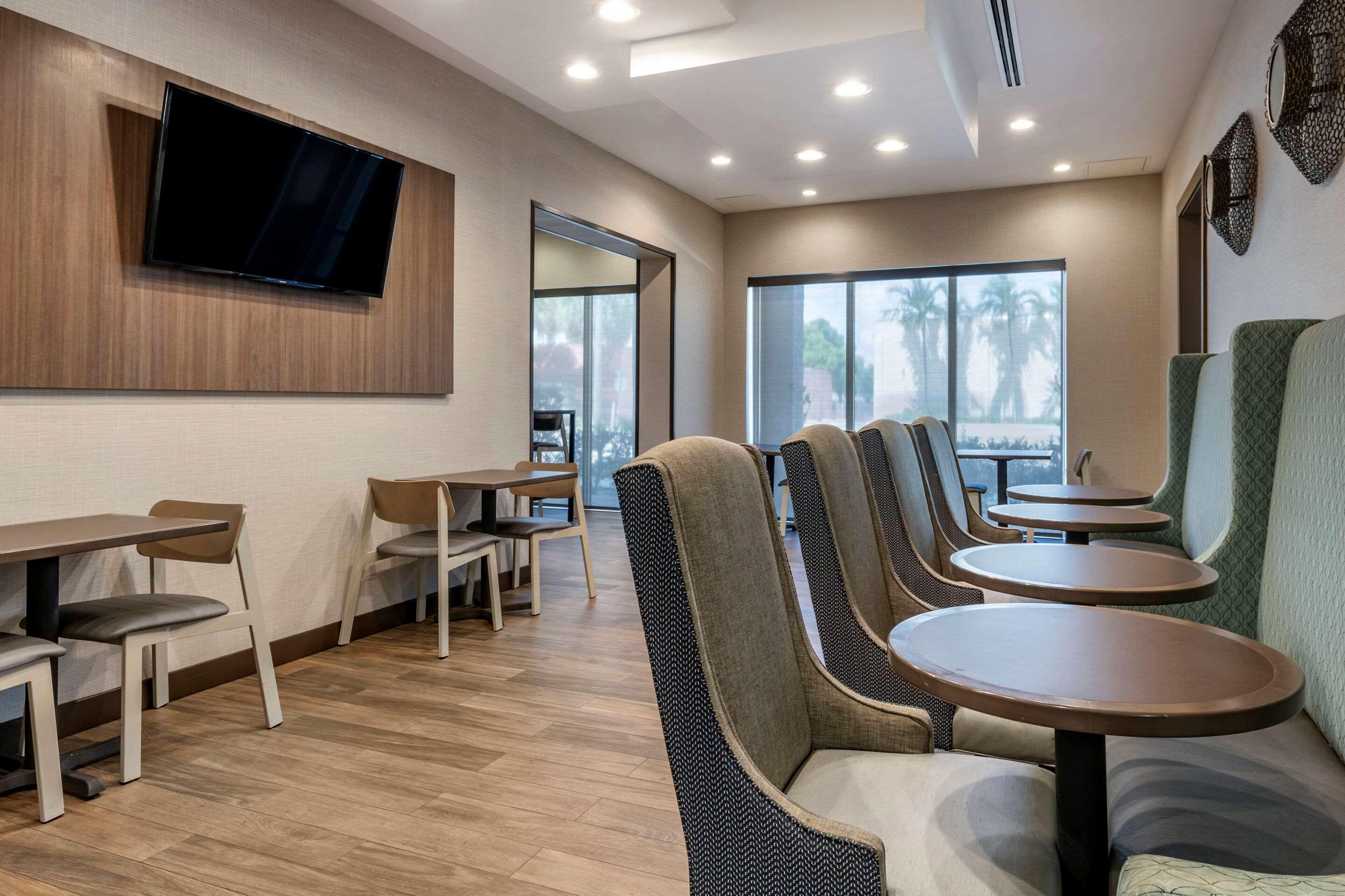 Comfort Suites Fort Lauderdale Airport & Cruise Port Дейния Бийч Екстериор снимка