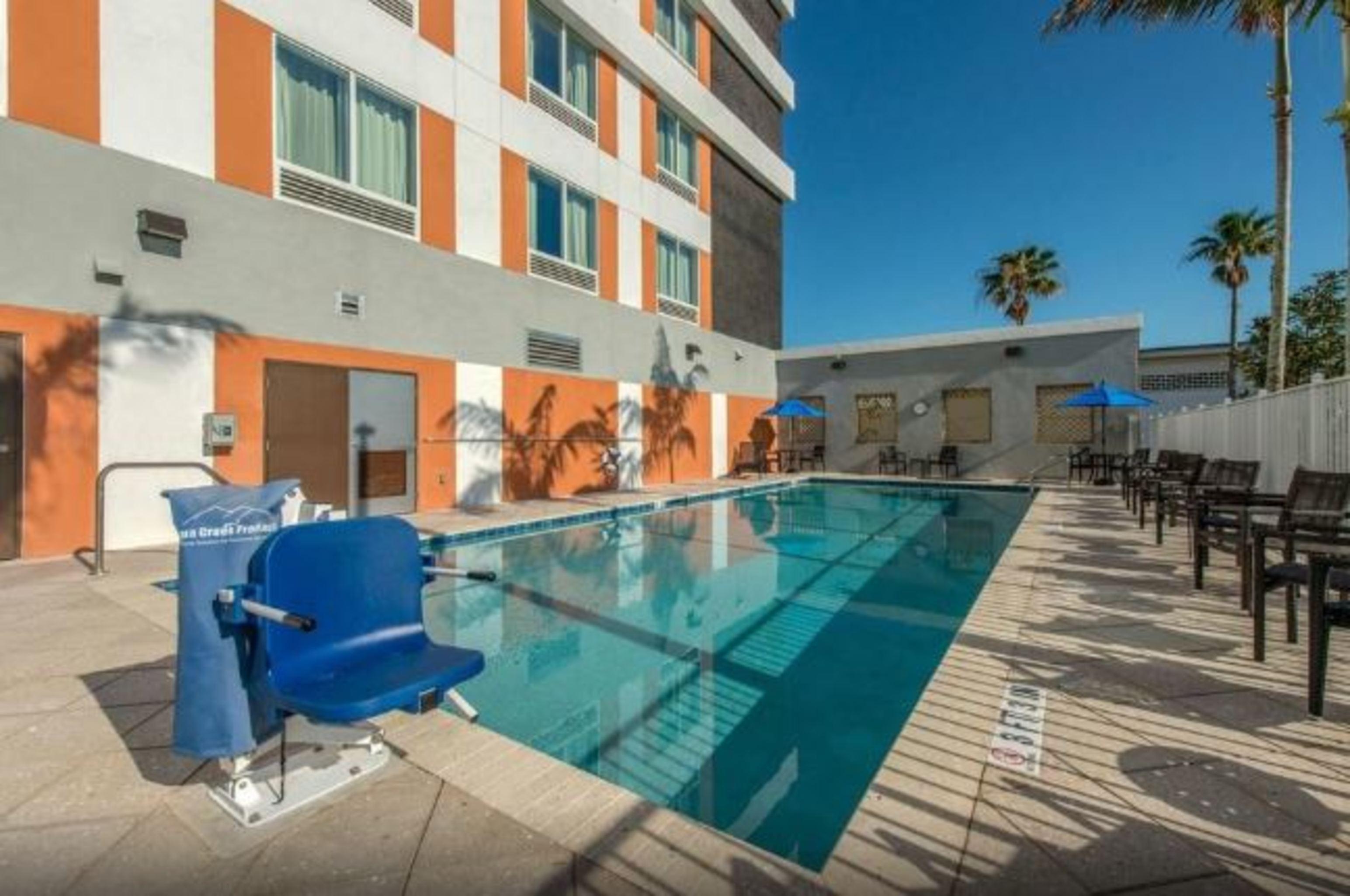 Comfort Suites Fort Lauderdale Airport & Cruise Port Дейния Бийч Екстериор снимка