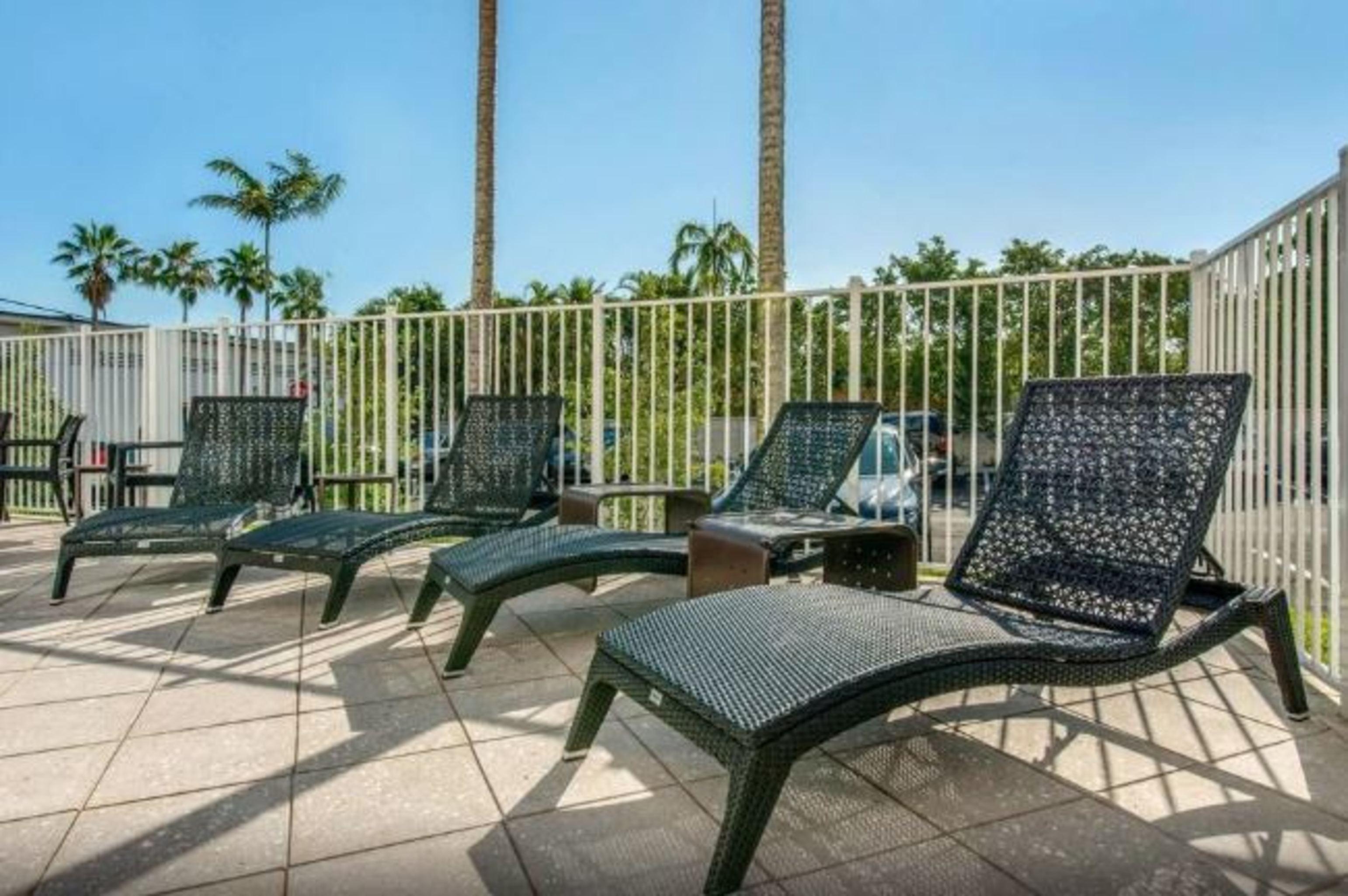Comfort Suites Fort Lauderdale Airport & Cruise Port Дейния Бийч Екстериор снимка