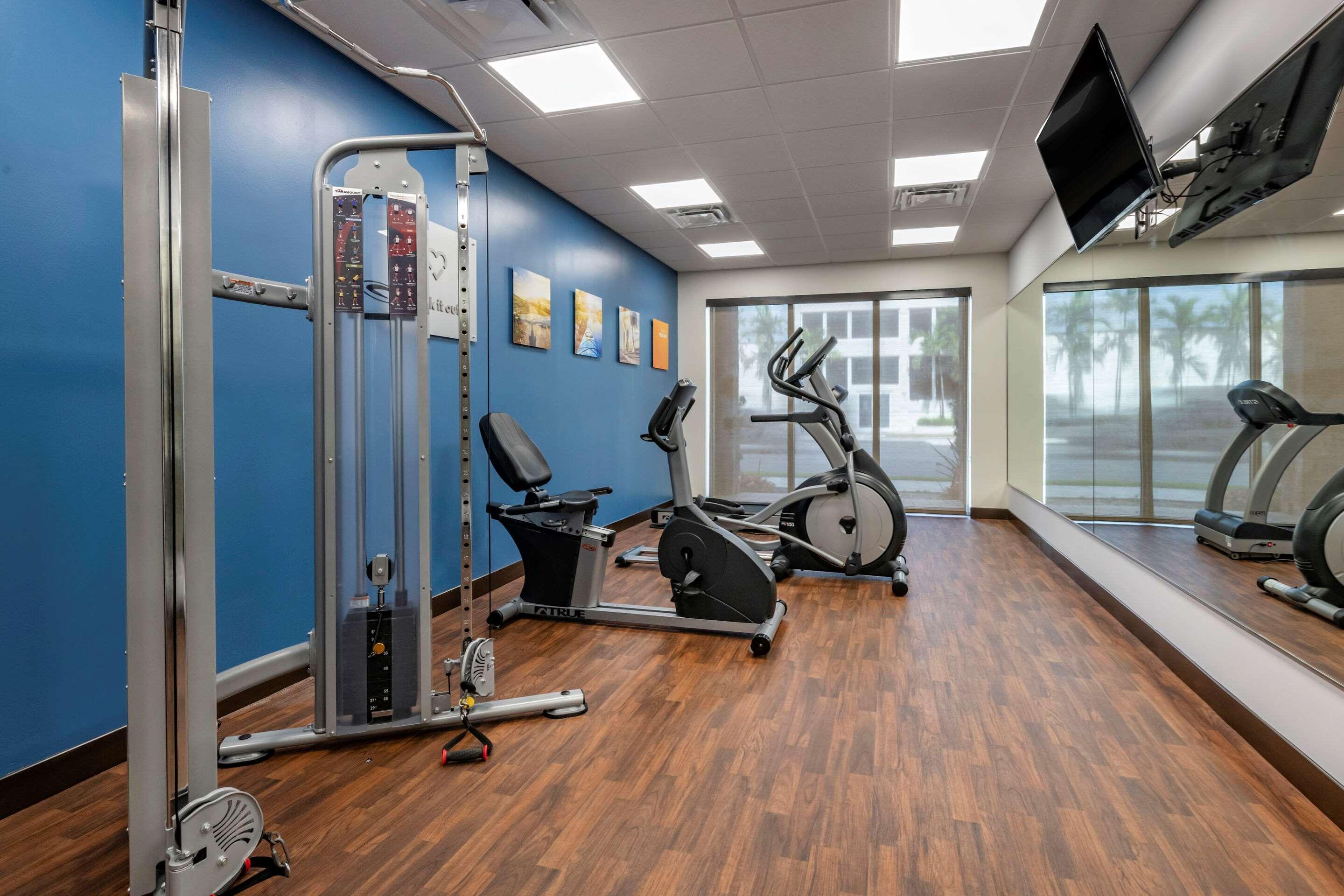 Comfort Suites Fort Lauderdale Airport & Cruise Port Дейния Бийч Екстериор снимка