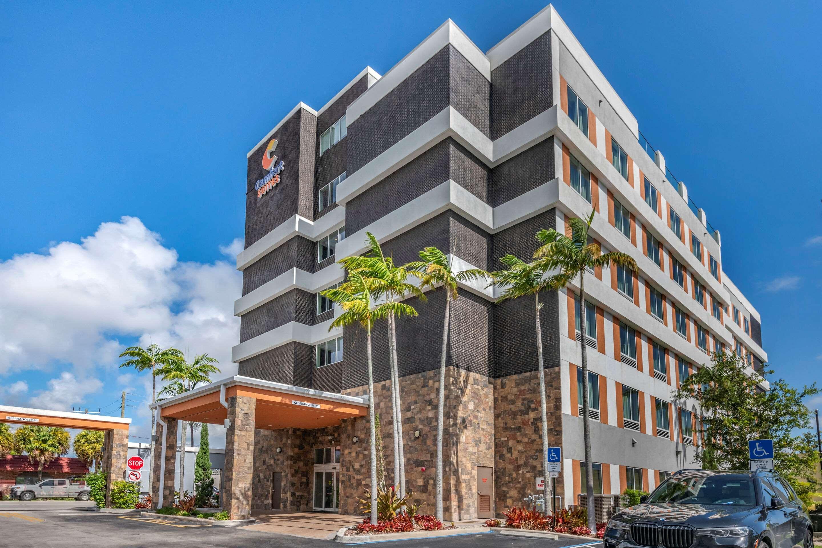 Comfort Suites Fort Lauderdale Airport & Cruise Port Дейния Бийч Екстериор снимка