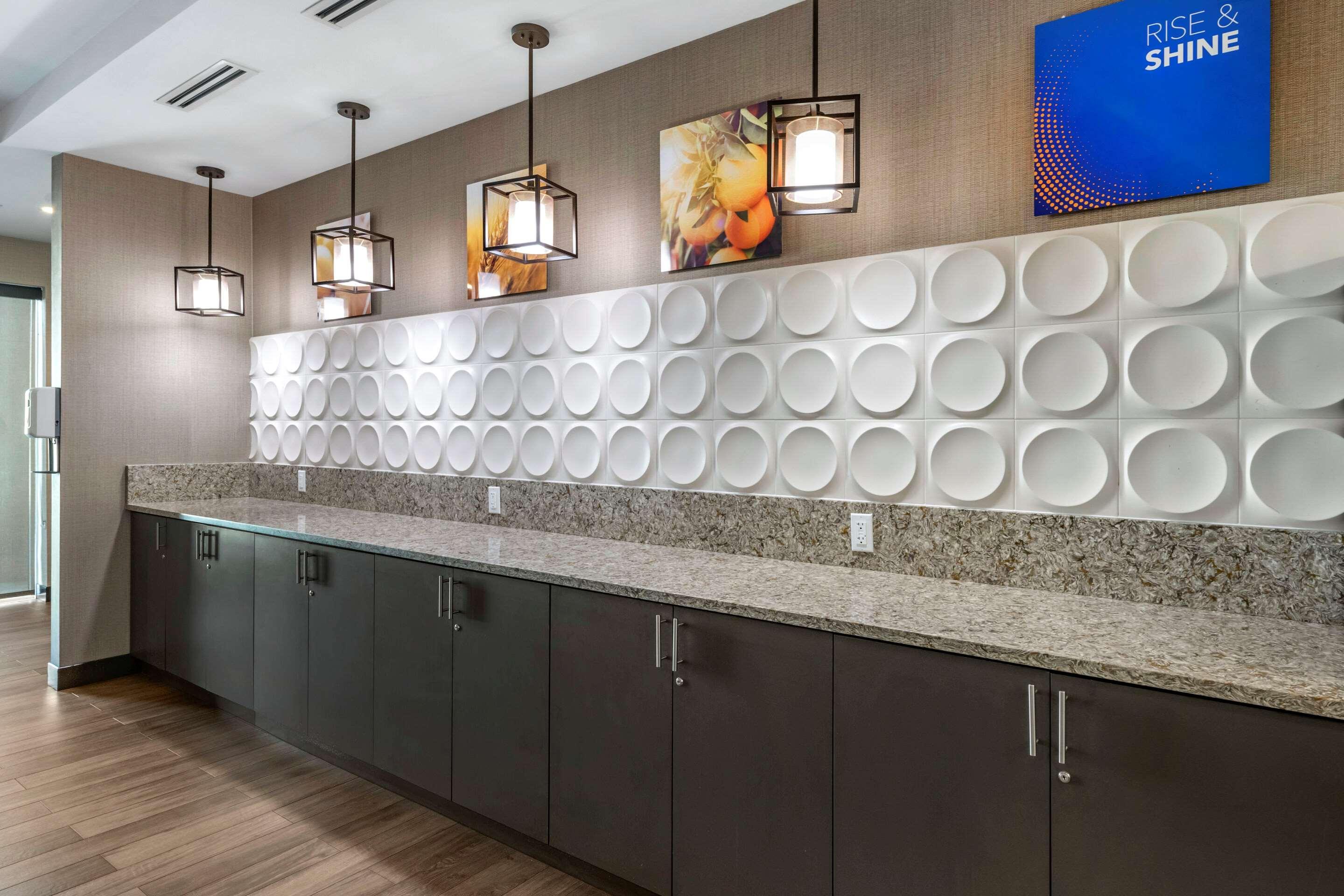 Comfort Suites Fort Lauderdale Airport & Cruise Port Дейния Бийч Екстериор снимка