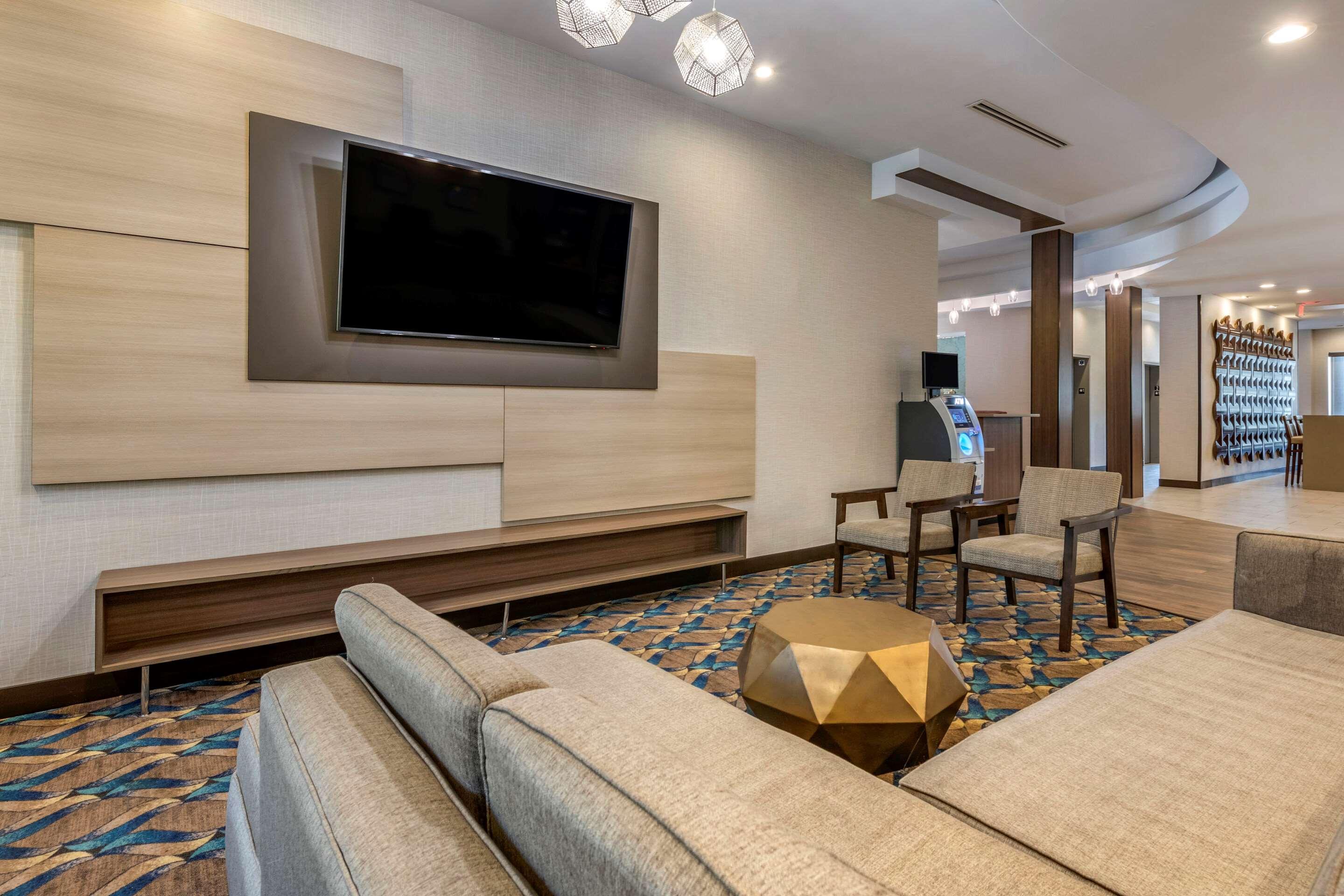 Comfort Suites Fort Lauderdale Airport & Cruise Port Дейния Бийч Екстериор снимка